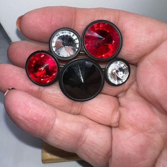 Goth Black Metal with Red and Black Crystal Brooch - Picture 4 of 6